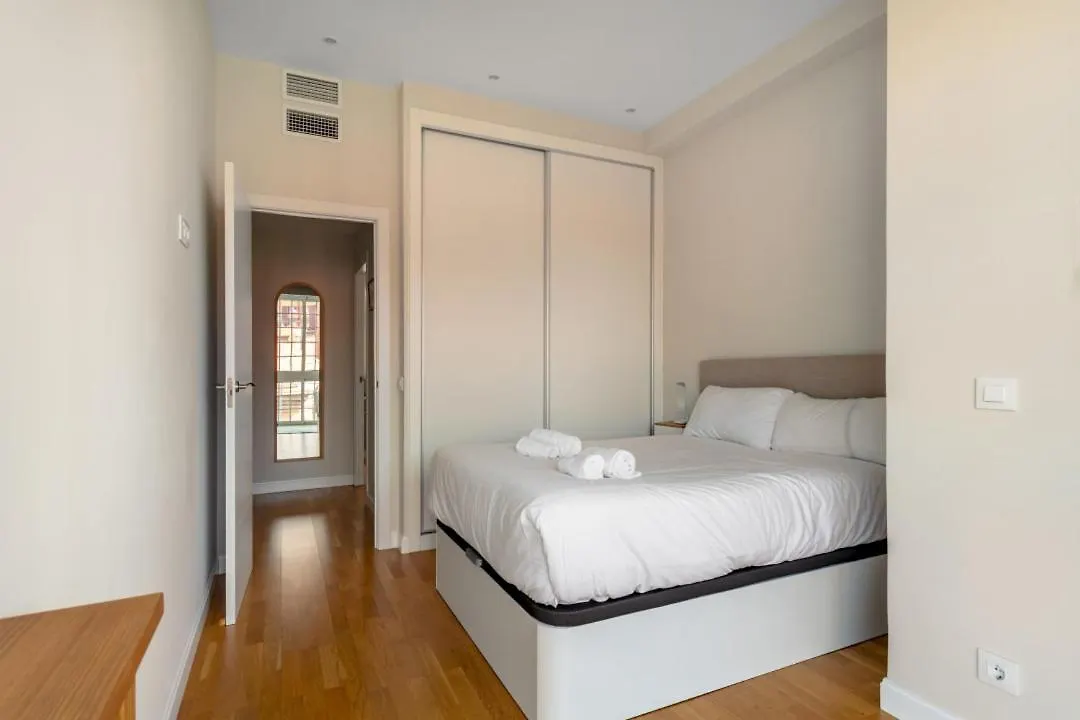 Bright With Views - 2Bd 1Bth- Av America Madrid Spain